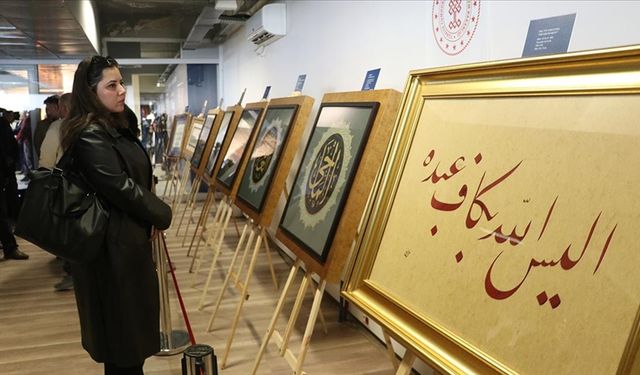 "Tarihin Akışında Meşhur Hattatlar" sergisi, Anadolu'nun birçok şehrinde sanatseverlerle buluşuyor