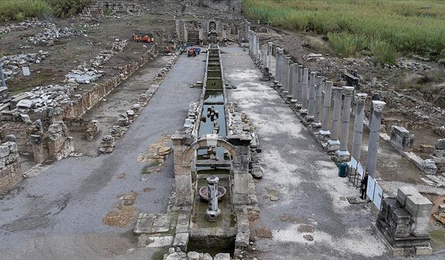 Perge'deki Antik Kestros çeşmesinden 1800 yıl sonra su akmaya başladı