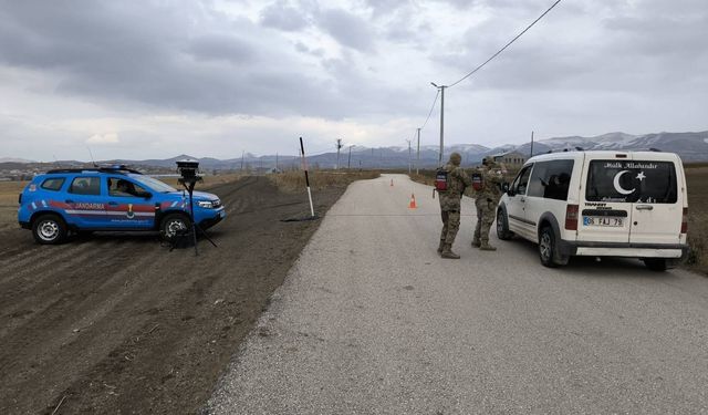 Van'da çeşitli suçlardan aranan 19 kişi tutuklandı