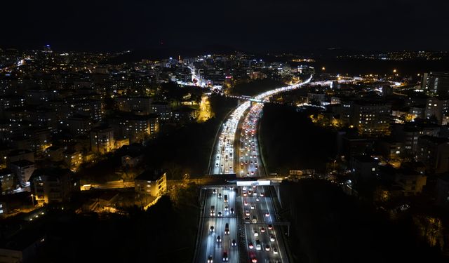 İstanbul'da trafik yoğunluğu akşam saatlerinde yüzde 80'e çıktı