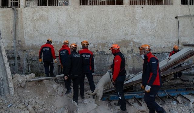 AFAD ekibi Şam'da: Sednaya'da yaşam izi aranıyor!