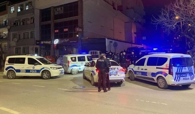 Kocaeli'de drift yapan alkollü sürücü, polis aracına çarparak durdu