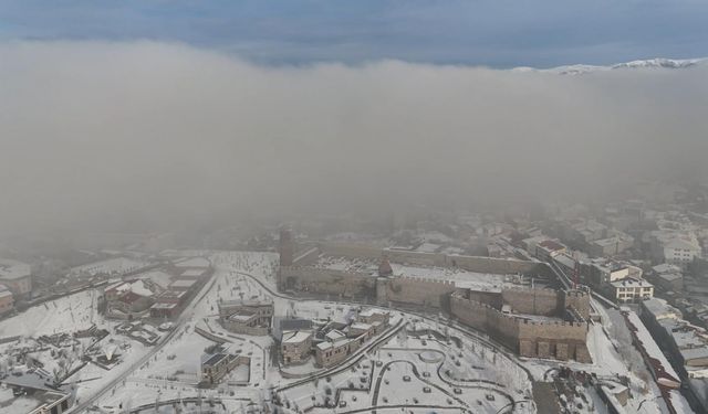 Erzurum’da sis; kent havadan dronla görüntülendi