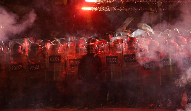 Gürcistan'da protestolar: 113 polis yaralı, 224 gösterici gözaltında