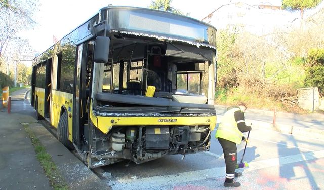 İstanbul- Sarıyer'de İETT otobüsü otomobile çarptı: 2 yaralı