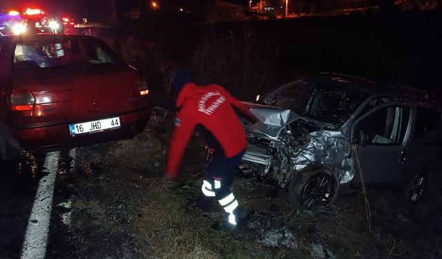 Tokat Belediye Başkanı Mehmet Kemal Yazıcıoğlu zincirleme trafik kazasında hafif yaralandı