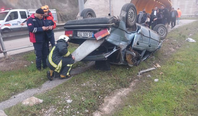 Tünel çıkışında otomobilin bariyere çarptığı kaza kamerada; 1 yaralı