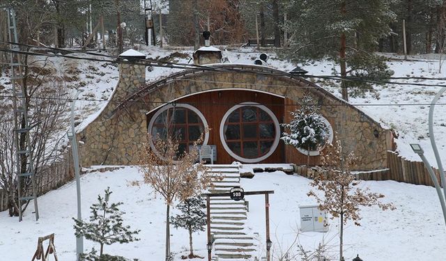 Sivas'taki "Hobbit Evleri" kar yağışının ardından güzel görüntü oluşturdu