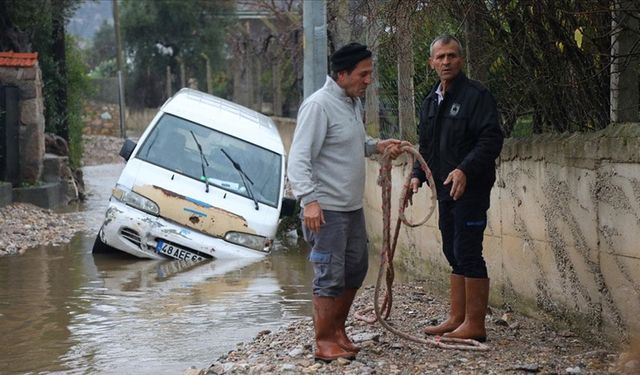 Bodrum'da sağanak etkili oluyor