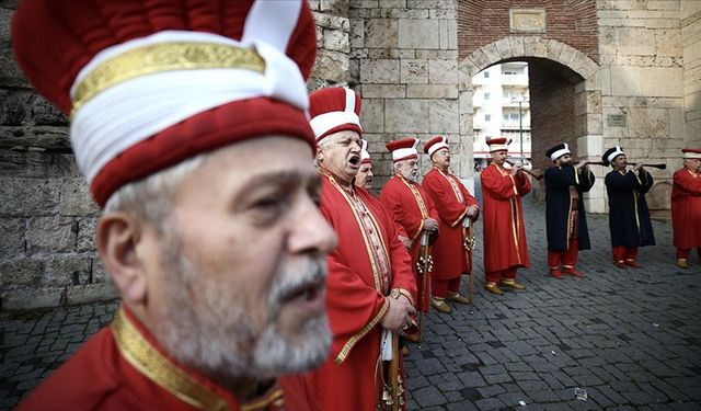 Osmanlı payitahtı Bursa'nın mehter takımı dört kıtada gönülleri fethediyor