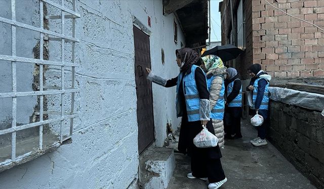 Diyarbakır'da öğrenciler yurtlardaki fazla yemekleri komşularıyla paylaşarak israfı önlüyor