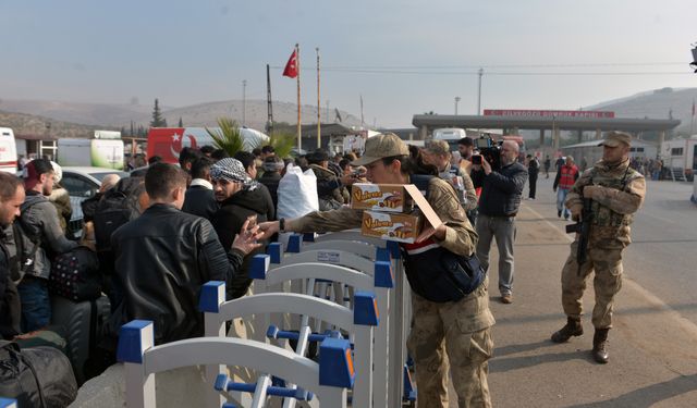 Ülkelerine dönen Suriyeliler, Cilvegözü Gümrük Kapısı’nda yoğunluk oluşturdu