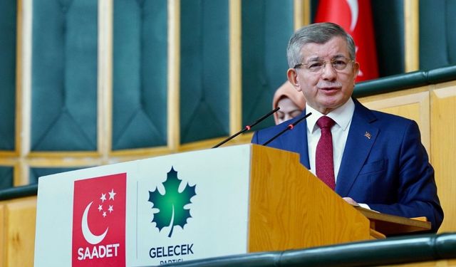 Davutoğlu'ndan Cumhurbaşkanı Erdoğan'a: Çıkıp net olarak pozisyonunu açıklamalı