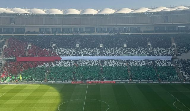 Bursaspor taraftarlarından Filistin koreografisi