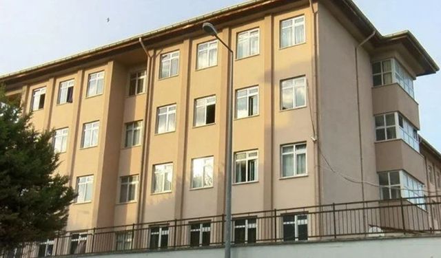 Büyükçekmece'de esrarengiz koku: İki okul boşaltıldı