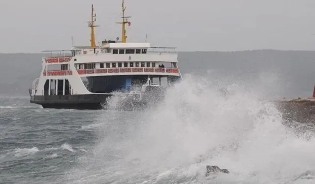 Çanakkale'de fırtına nedeniyle yarın bazı feribot seferleri iptal edildi