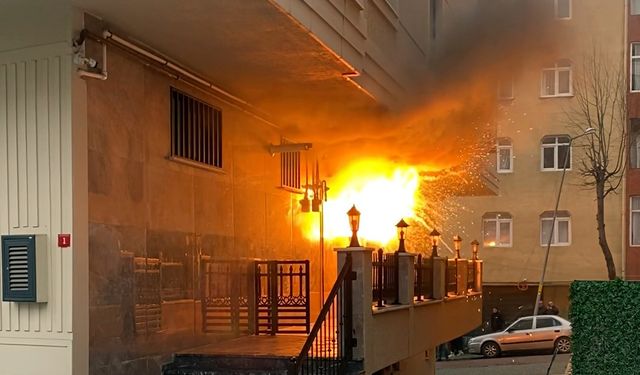 Avcılar'da elektrik panosunda patlama yaşandı; binadakiler panikle dışarı kaçtı