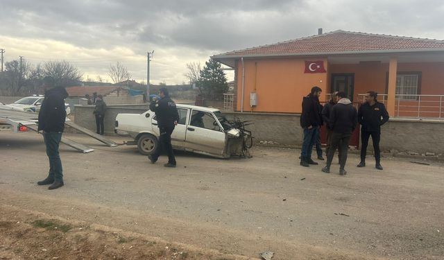 İstinat duvarına çarpan otomobilin ehliyetsiz sürücüsü öldü