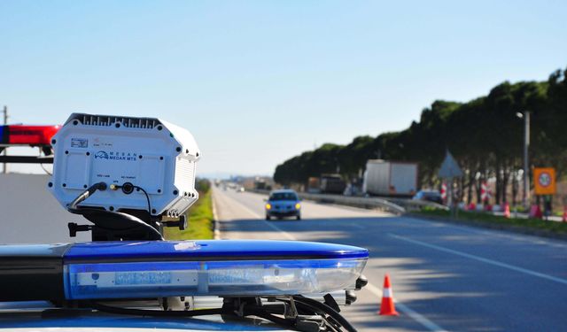 Mahkeme, hız sınırını saatte 2 kilometre aşan sürücüye kesilen cezayı iptal etti