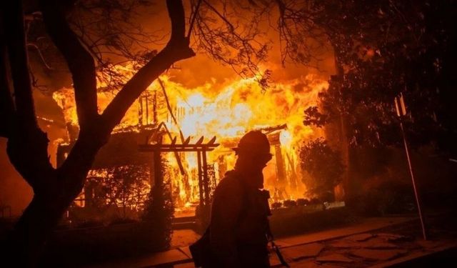 Los Angeles tarihinin en büyük yangını: "Durum gittikçe kötüleşiyor"