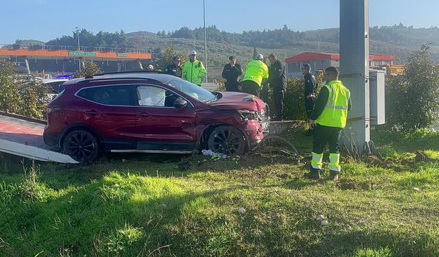 Sürücüsünün 50 kilometre kaçıp polis otosuna çarptığı cipten uyuşturucu çıktı; 4 gözaltı