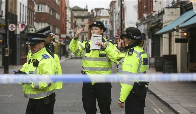 Londra'nın merkezinde bomba paniği: Meşhur Regent Caddesi tahliye edildi