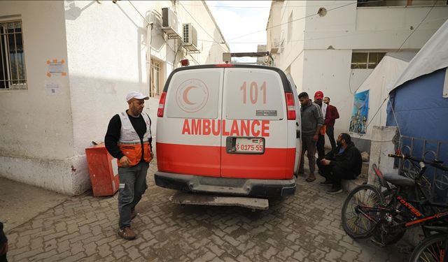 İşgalci İsrail, tedavi için Gazze'den yurtdışına nakledilecek çocuğun annesine refakat izni vermedi