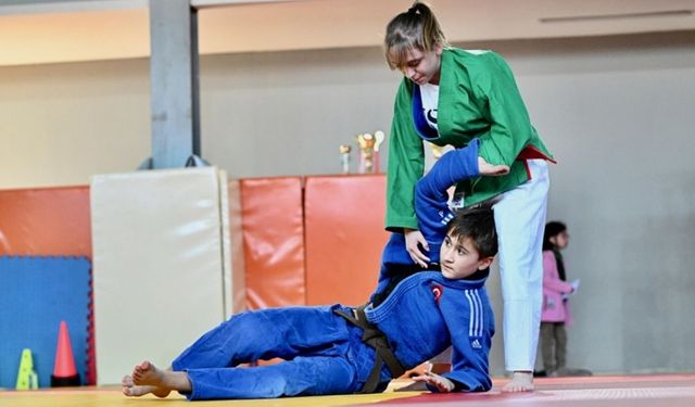 Avrupa şampiyonu kuraş sporcusu Ayşenaz Tosun, hedef büyüttü