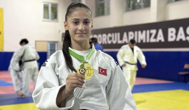 Milli judocu Fatma Zehra Meki, kazandığı altın madalyayı Filistinlilere armağan etti