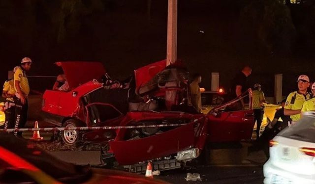 Eyüpsultan'da feci kaza: İkiye bölünen otomobilde bir kişi öldü