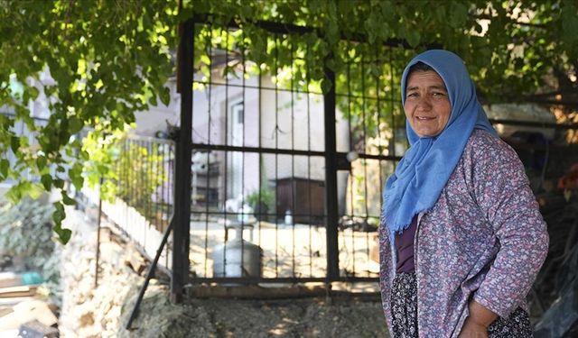 Mahallesini terk etmeyen Firdevs Üstündağ evleri orman yangınından korudu