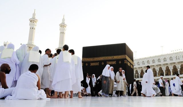 Kumarda Kaybedene Umre, Kazanana Lüks Tatil Vaadi Tepki Çekti