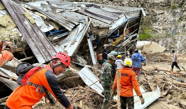 Endonezya'da şiddetli yağışların yol açtığı afetlerde ölenlerin sayısı 442'ye yükseldi