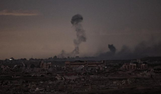 Soykırımcı İsrail ateşkese rağmen, Gazze’ye gece boyunca yoğun saldırılar düzenledi