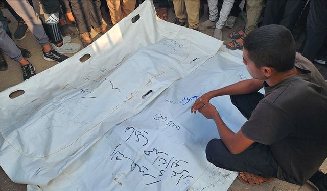 Siyonist İsrail, Refah'ta "savaş dışı" kalmış Filistinlilere saldırarak savaş suçu işliyor