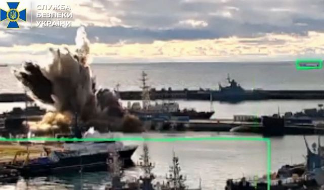 Ukrayna'dan Rus denizaltısına saldırı