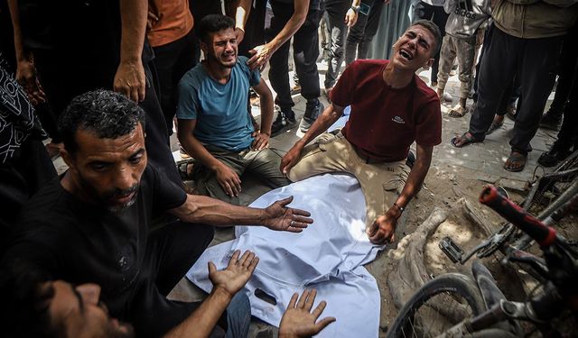 İşgalci İsrail'in Gazze'ye saldırılarında can kaybı 70 bin 365'e yükseldi