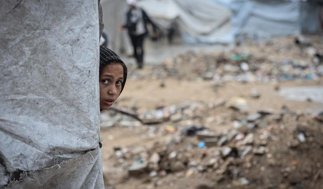 Hamas, insani durumun düzelmediği Gazze'de "soykırımın farklı araçlarla sürdüğünü" duyurdu