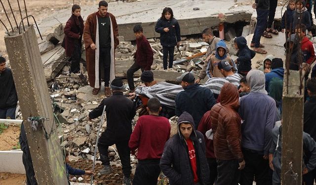 Gazze'de hava şartları ve çöken binalar nedeniyle ölen ve kaybolanların sayısı 12’ye ulaştı
