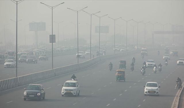 Hindistan'da hava kirliliğinin "şiddetli" seviyeye ulaşması nedeniyle harekete geçildi