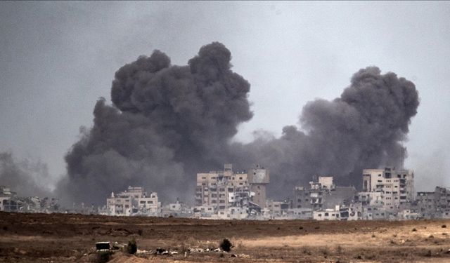 Katil İsrail ordusu Gazze'de binaları havaya uçurdu ve bazı bölgeleri hedef aldı