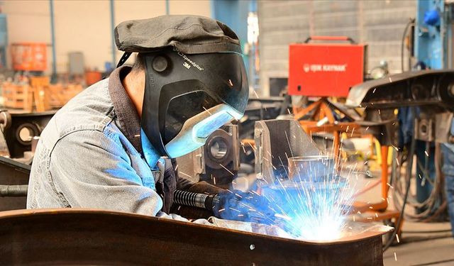 Sanayi Üretim Endeksi, Ekim 2025'te yıllık %2,2 arttı, aylık %0,8 azaldı