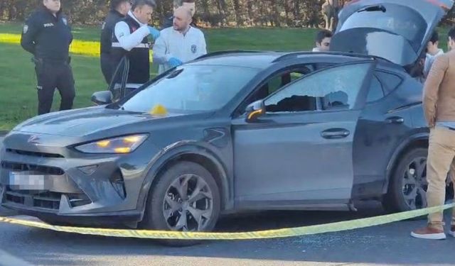 İstanbul'da otomobilde kanlı infaz!