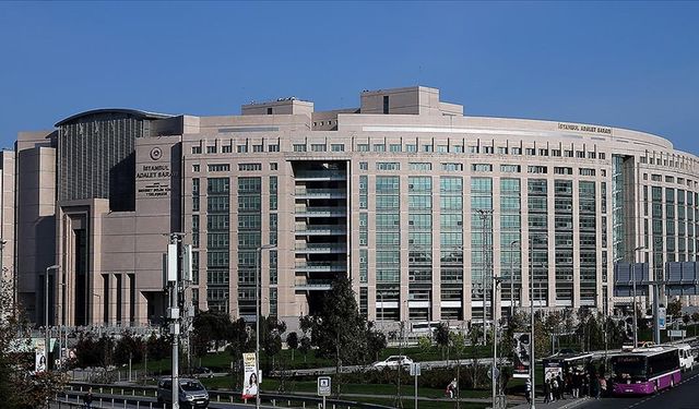 Yasa dışı gelirlerin aklanmasına yönelik operasyonda yakalanan 38 şüpheli adliyede