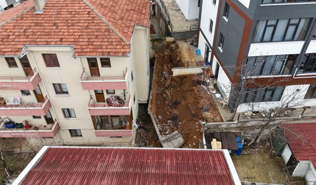 Gölbaşı'nda istinat duvarının çöktü: 5 apartman tahliye edildi