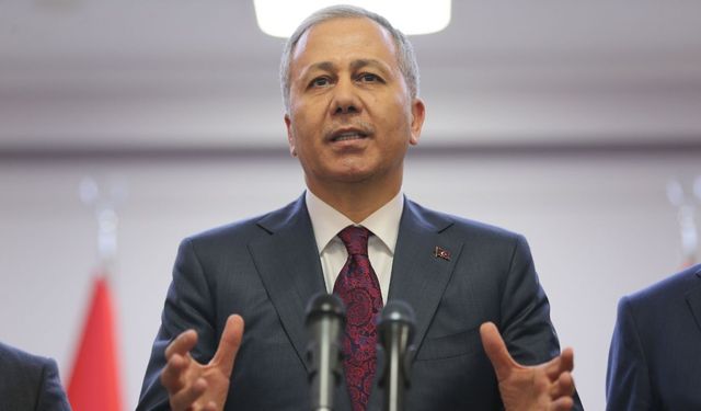 Bakan Yerlikaya: Kırmızı bültenle aranan 9, ulusal seviyede aranan 6 şüpheli Türkiye’ye getirildi