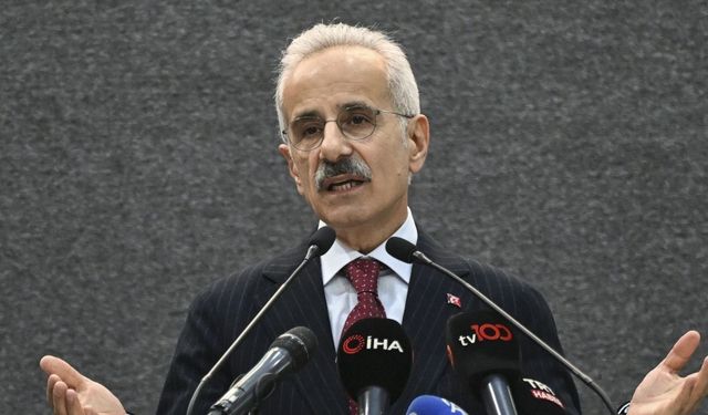Bakan Uraloğlu: 15 yaşından küçük çocuklar sosyal paylaşım sitelerinde hesap açamayacak