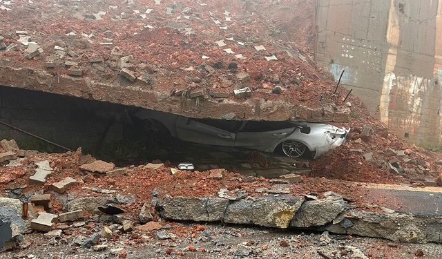 İstanbul'u sağanak vurdu: Metro ve yollar su altında kaldı, duvar çöktü