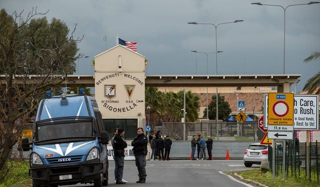 İtalya, ABD'nin Orta Doğu'ya gönderdiği uçakların Sigonella Üssü'nü kullanmasına izin vermedi