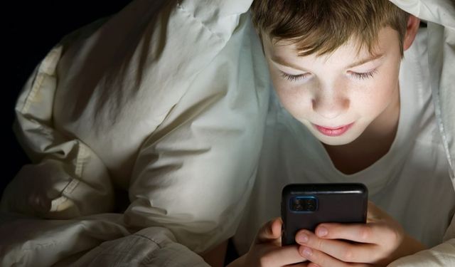 Kurallara uymayana ağır yaptırım: 15 yaş altı için sosyal medya yasaklanıyor